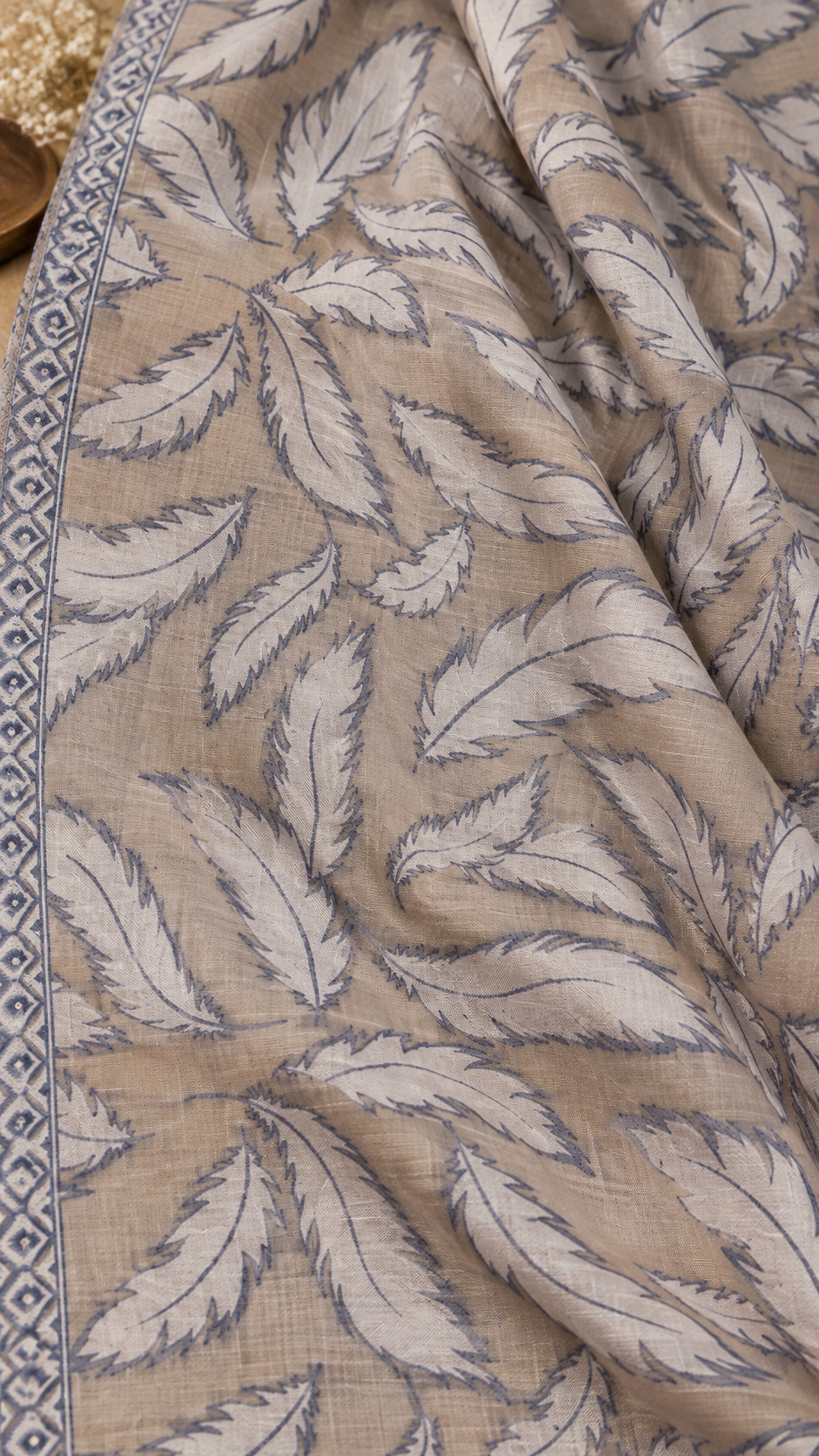 Toosh Leaf luxury stole 28 × 80 inches – Maharaja