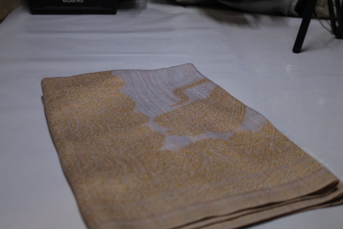 Golden Paisley Jacquard Shawl – Soft Beige
